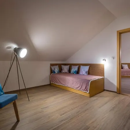 Guest house Moment - Bistro & Ubytovanie